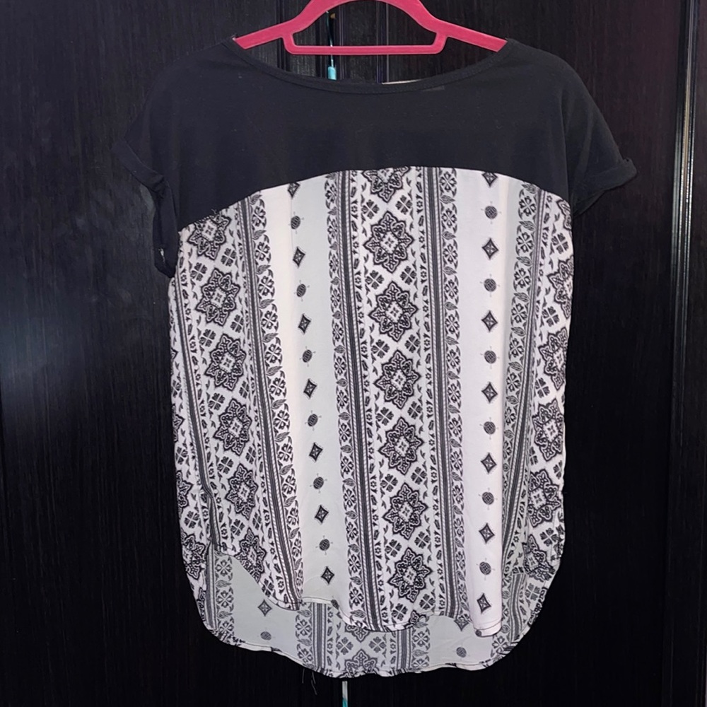 Women’s short sleeve flowy Blouse